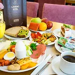 Ξενοδοχείο Levent 3*